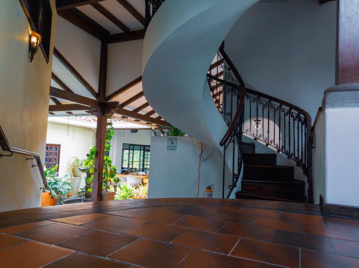 Hotel Boutique La Casa De Piedra Cali Extérieur photo